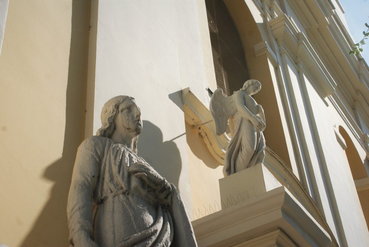 Detalj na crkvi Presvetog Trojstva © According to Kristina