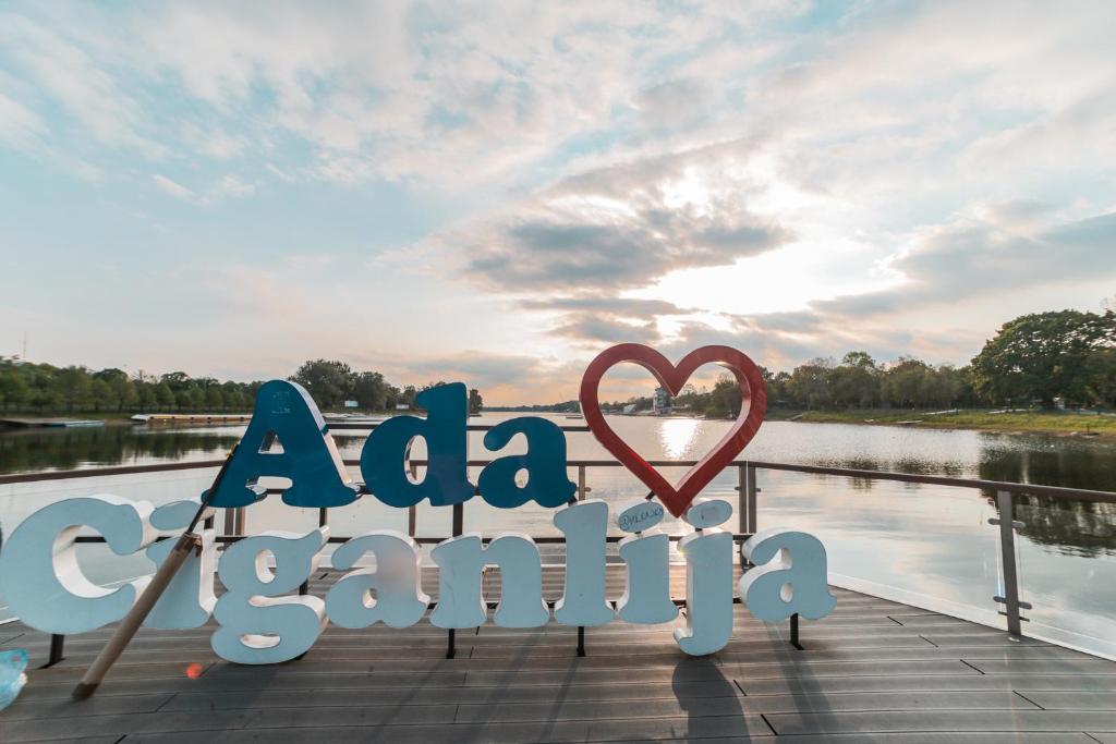 Ada ciganlija natpis